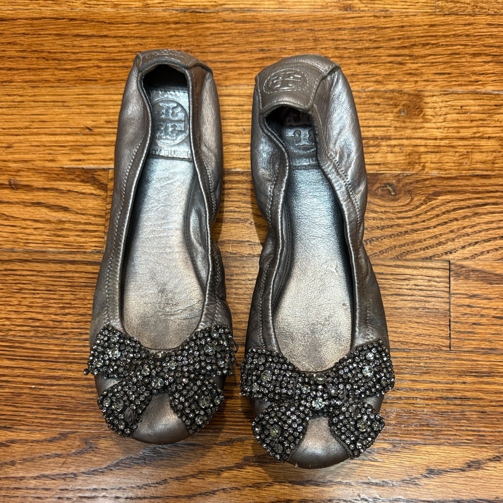 Vintage Tory Burch silver bow flats